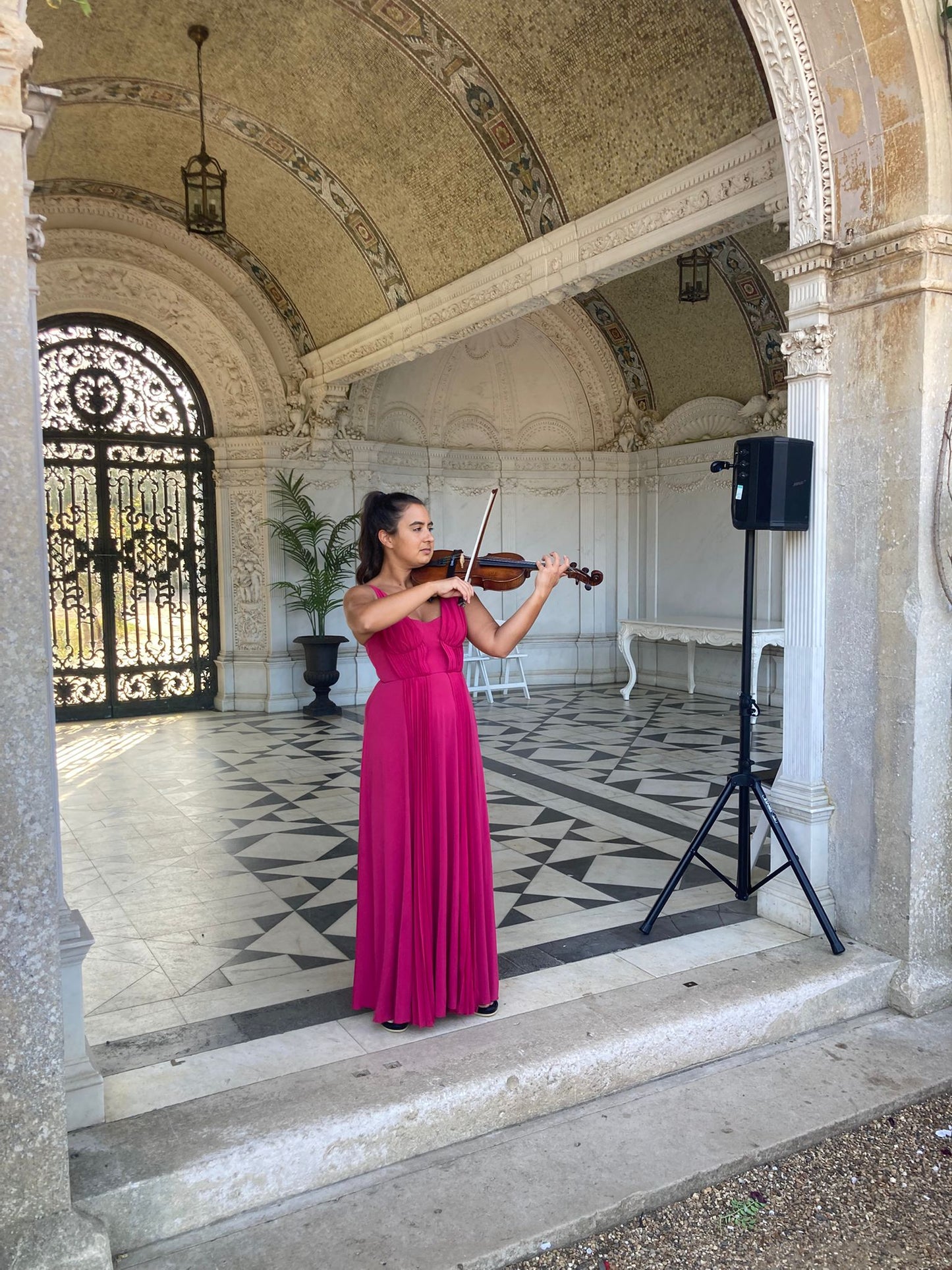 Oxford based Violinist - Naomi