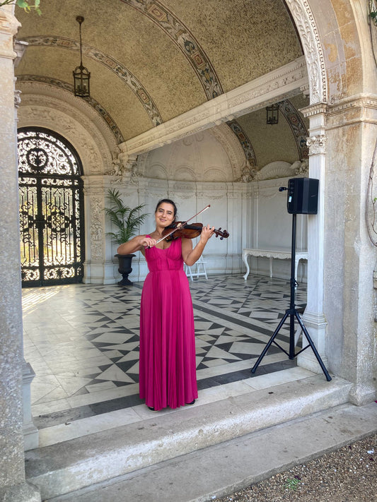 Oxford based Violinist - Naomi